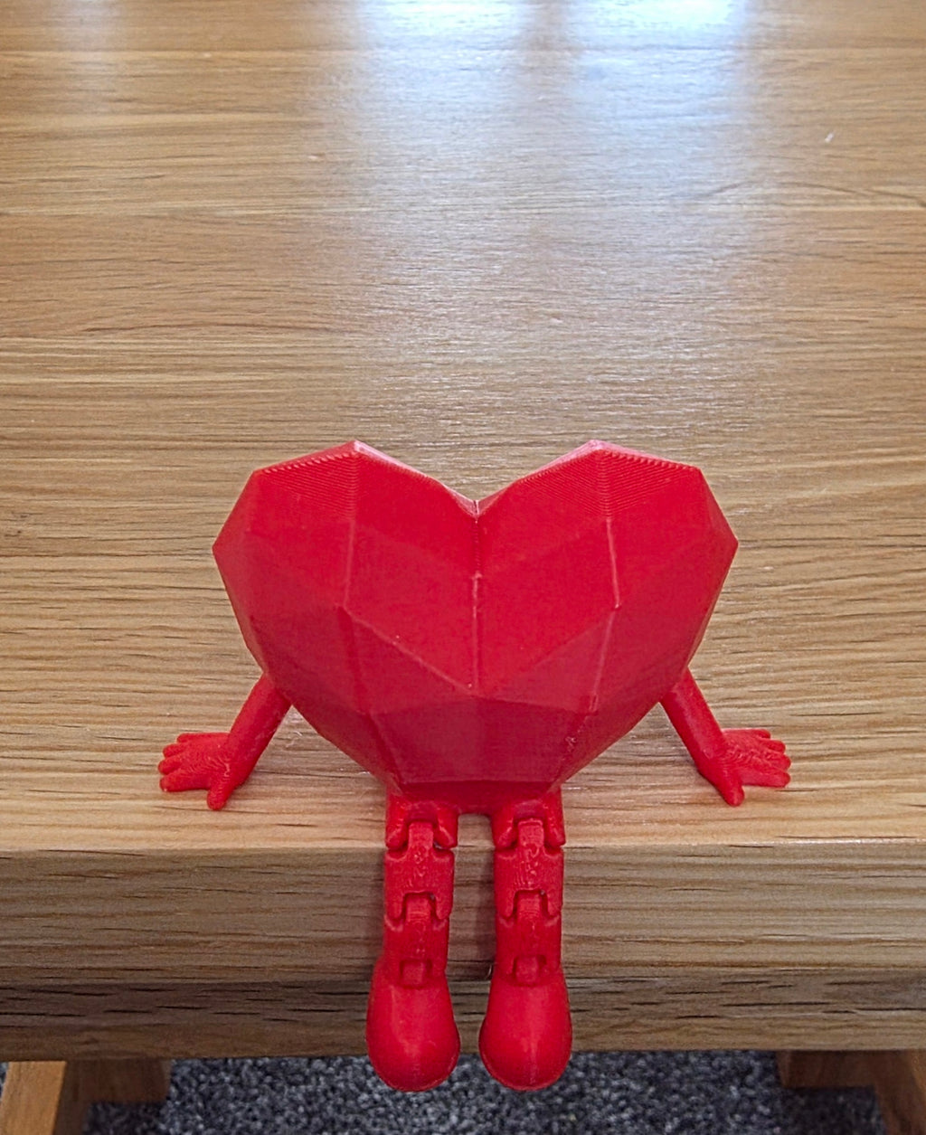3D Printed Heart Shelf Sitter – Articulated Desk Companion